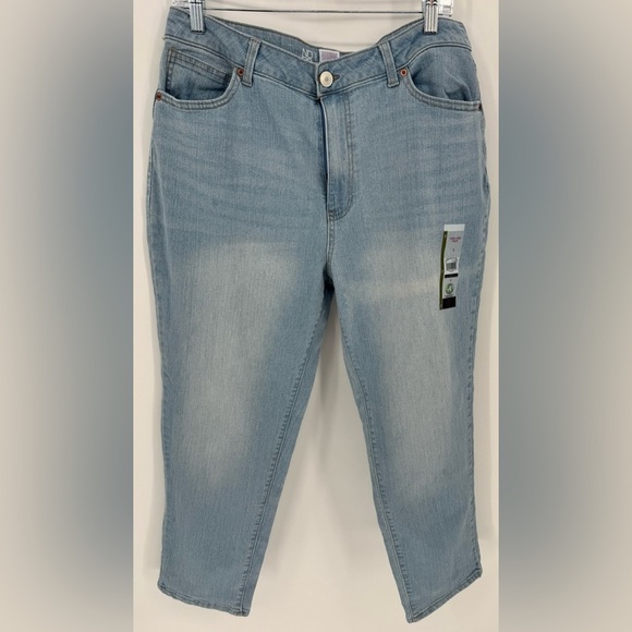 Denim - Women's NWT High Rise Denim Mom Jeans